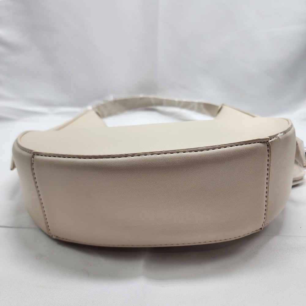 Valentino Orlandi Cream Shoulder Bag with Gold Accents - Picture 4 of 11